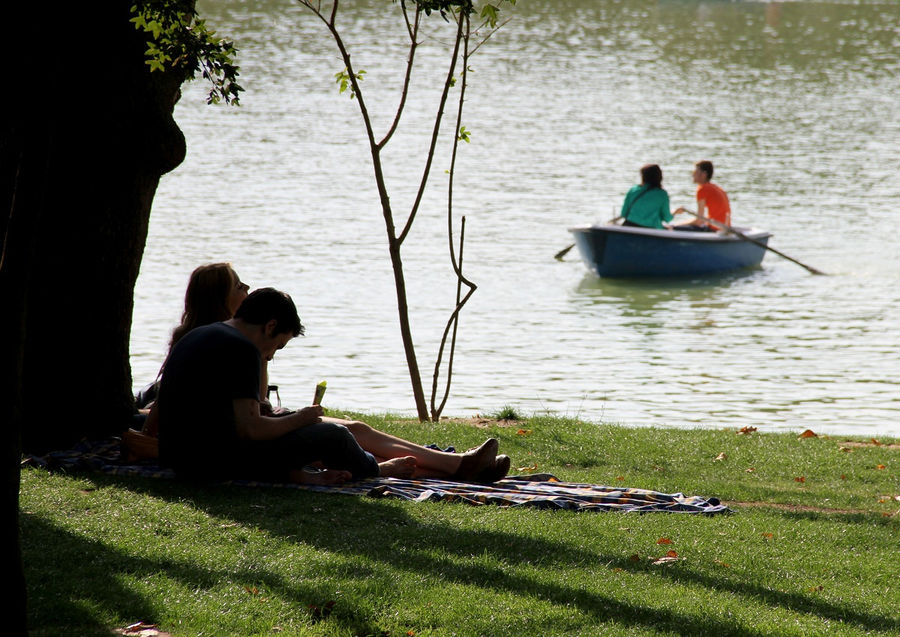 Двое. А может это любовь? Двое. А может это любовь?