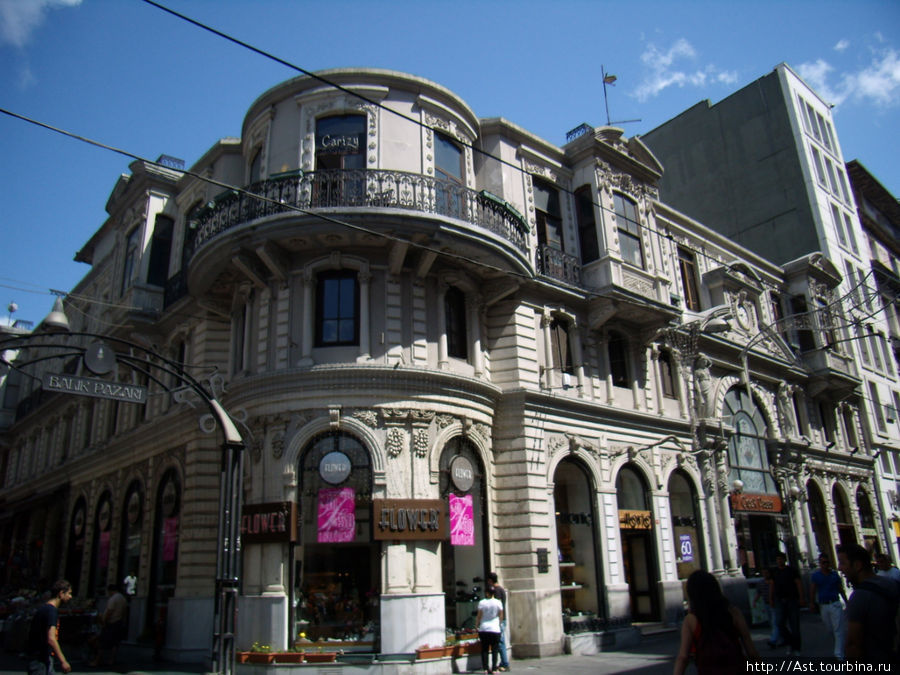 Архитектура Стамбульского Арбата. Стамбул, Турция