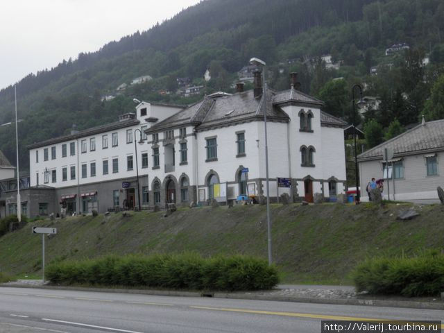 Железнодорожная станция Восса, она же ресторан Fleisher, она же гостиница. Восс, Норвегия