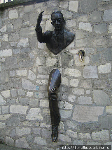 Памятник Марселю Эме