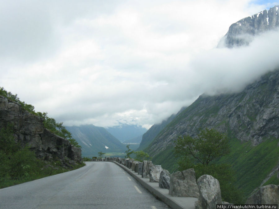 Спуск через облака на автомобиле, новые ощущения Ондалснес, Норвегия