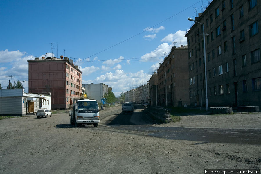 Главная улица Сусумана. Сусуман, Россия