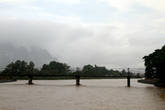 Мост на реке Нам Сонг