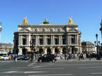 Андре Моруа в своем письме-книге, посвященной Парижу, пишет: Нотр-Дам... Конкорд...Вот сердца Парижа! Но у Парижа на самом деле три сердца. Третье сердце — это площадь Оперы. Не знаю, любите ли вы здание Оперы архитектора Гарнье. Что касается меня, я на него не смотрю.
