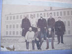 Братья Полежаевы с рабочими фабрики; фреска на сохранившемся здании фабрики