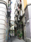 Улица латинского квартала в Барселоне
