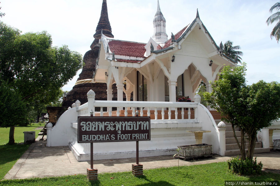 Монастырь с отпечатком стопы Будды Сукхотай, Таиланд