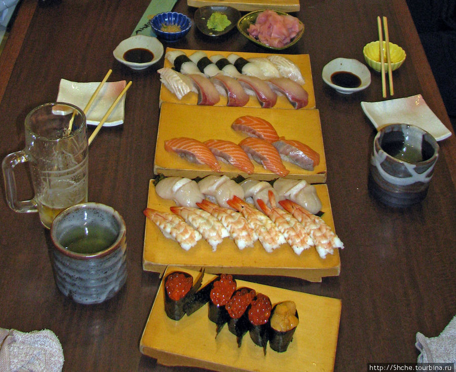 Настоящее суши. Обратите внимание на рыбу... Япония