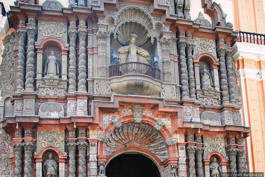 Великолепный гранитный фасад церкви Ла-Мерсед Лима, Перу
