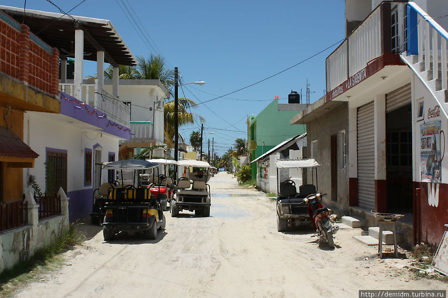 Основной транспорт на острове. Остров Холбос, Мексика