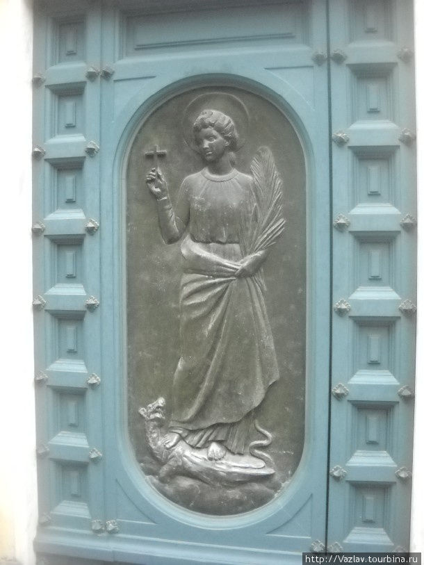 Дверь с украшениями Санта-Маргерита-Лигуре, Италия