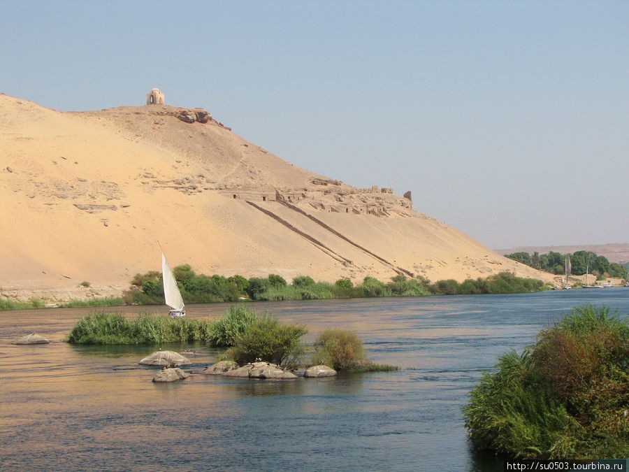 Песчаные дюны на западном берегу Нила возле Асуана. Могила Ветров Египет