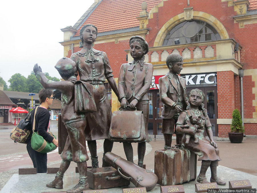 Та же фотография, но покрупнее, можно рассмотреть лица детишек. Гданьск, Польша