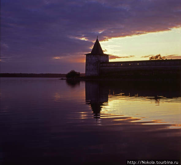 Сиверское озеро. Кирилло-Белозерский монастырь Кириллов, Россия
