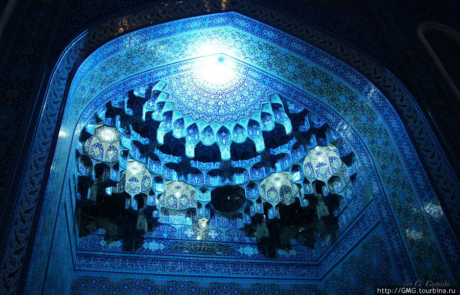 Типичное иранское украшение апсиды. Кум, Иран