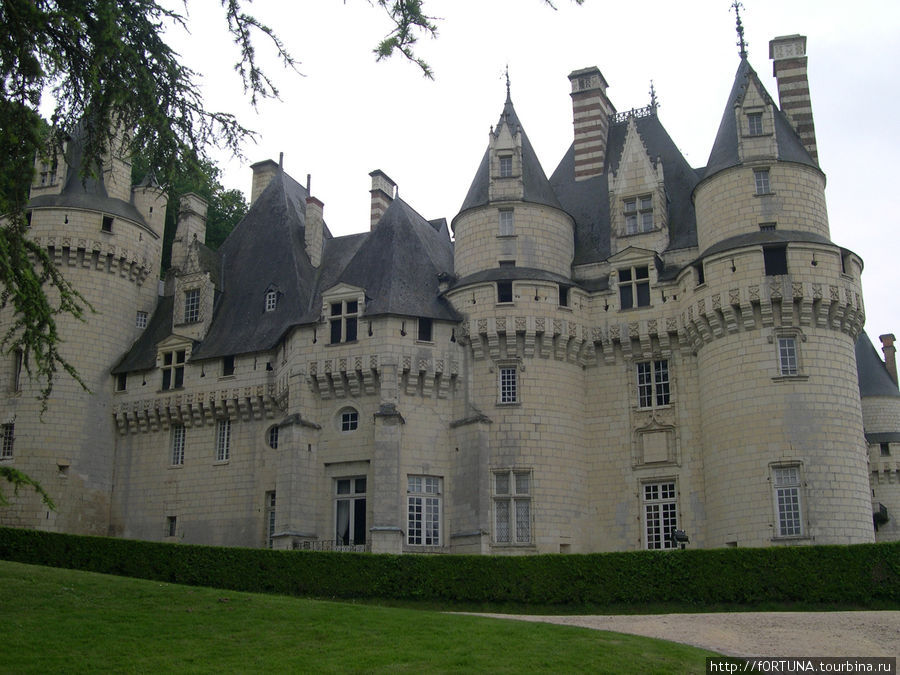 Замок Юссе Риньи-Усе, Франция