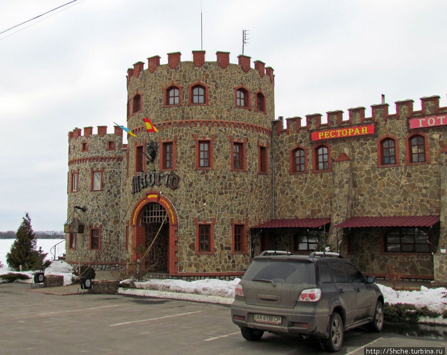 Внешнее сходство с замком Ковтуны, Украина