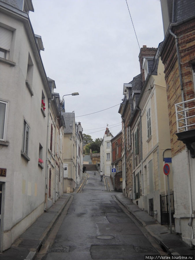 Путь в глубину квартала Трувиль-сюр-Мер, Франция