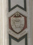 На фасаде собора помещены гербы тех, кто жертвовал на него деньги — среди прочих и князь Павел Демидов, наш соотечественник
