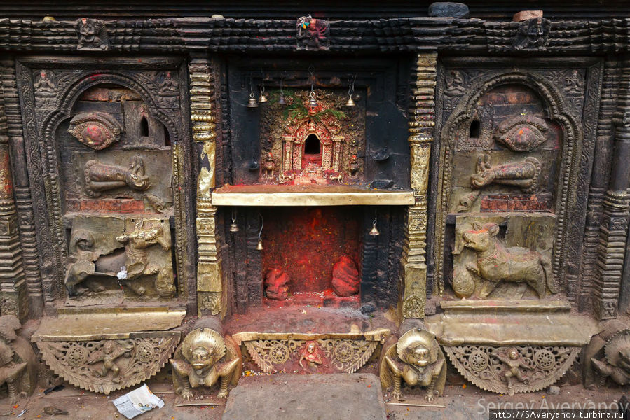 Бхактапур. Храм, в котором по преданию находится голова Бхайрава Катманду, Непал