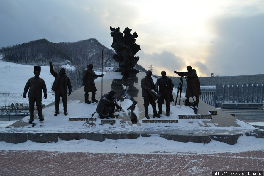 Памятник строителям Саяно-Шушенской ГЭС. Черёмушки, Россия