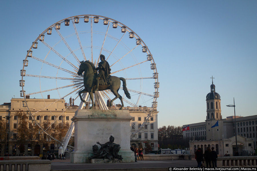 Одна из центральных площадей, памятник Людовику XIV, Королю-солнцу. Лион, Франция