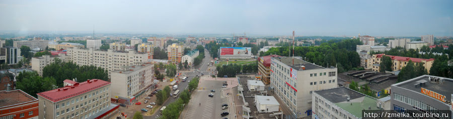 Не высшего сорта панорама, потому что через стекло :) Но все же показывает нам вид на самый центр города — перекресток Коммунистической и Первомайской. Сыктывкар, Россия