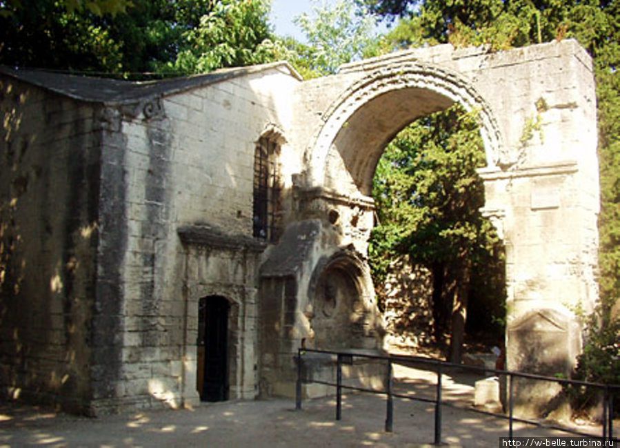 Женский монастырь в Арле, основанный святым Кесарием. Арль, Франция