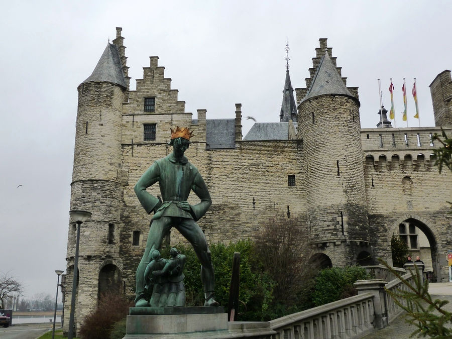Памятник Длинному Вапперу Антверпен, Бельгия