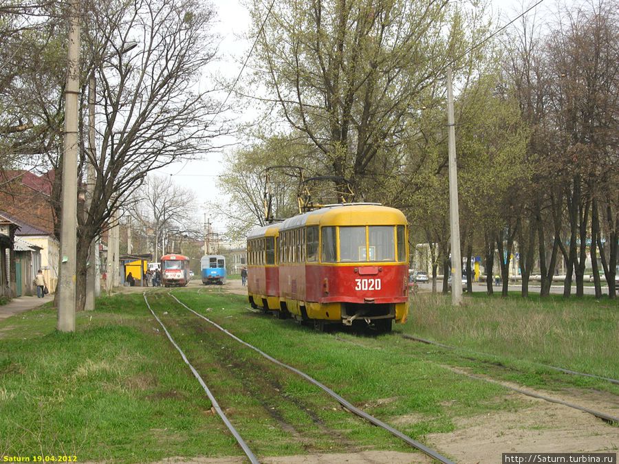 ...как только платформа стала на прежнее место, её снова подвинули вагоны СМЕ №3019 3020 3-го маршрута... Харьков, Украина