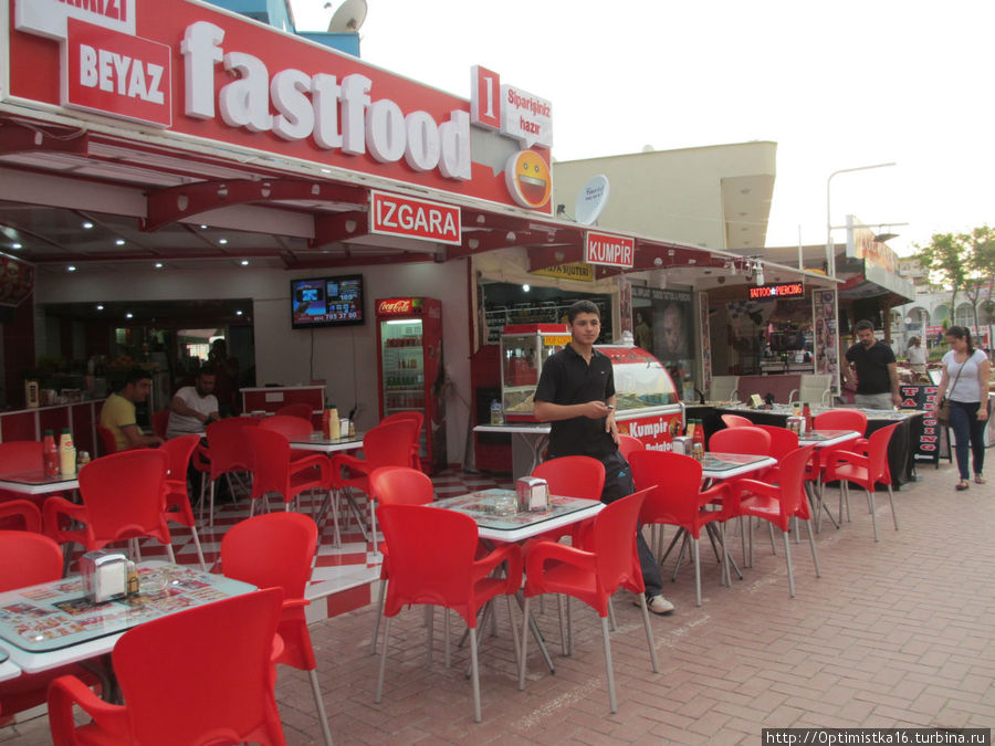 Ещё одна прогулка по Дидиму. Теперь уже вечером Дидим, Турция Ещё одна прогулка по Дидиму. Теперь уже вечером Дидим, Турция