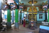 Внутри индуистского храма