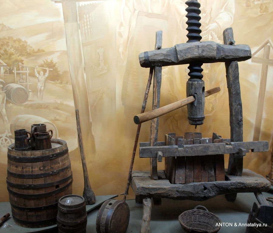 Пресс для производства вина. Пресс для производства вина.