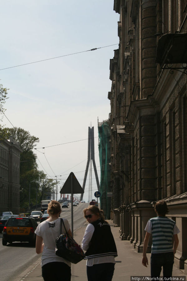 виден мост, ну очень красивый Рига, Латвия