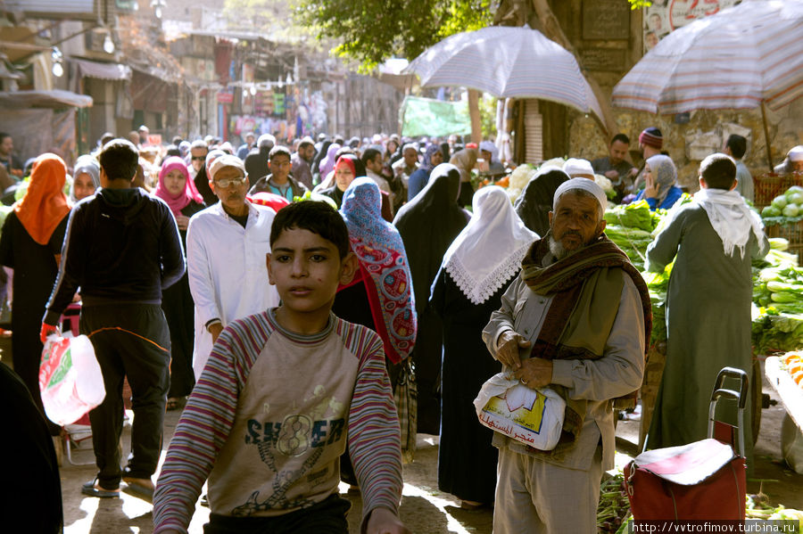 Оживлённая улица в Старом Каире. Каир, Египет