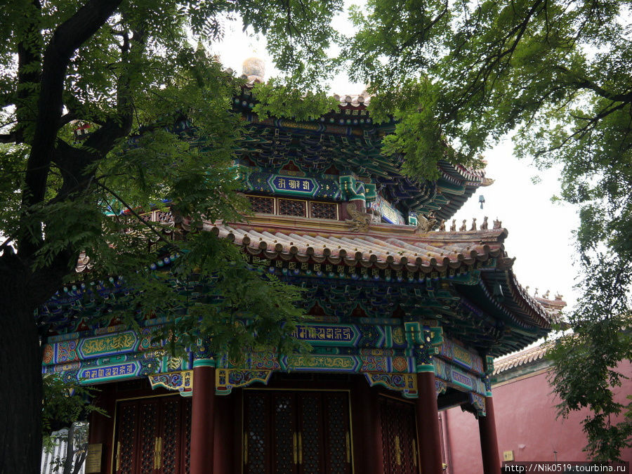 Самый известный буддийский монастырь в Пекине. Пекин, Китай