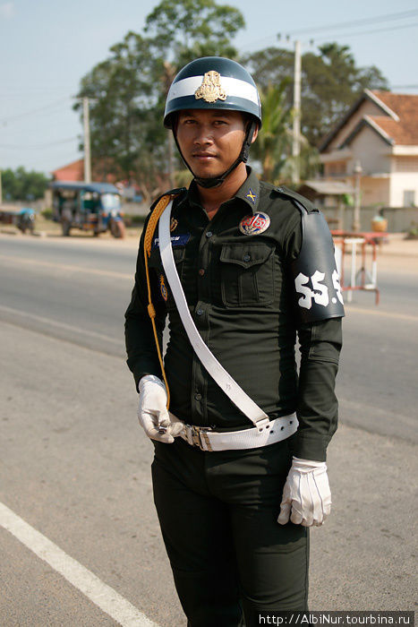 Полисмен, National highway no.1, вблизи Пномпеня. Камбоджа