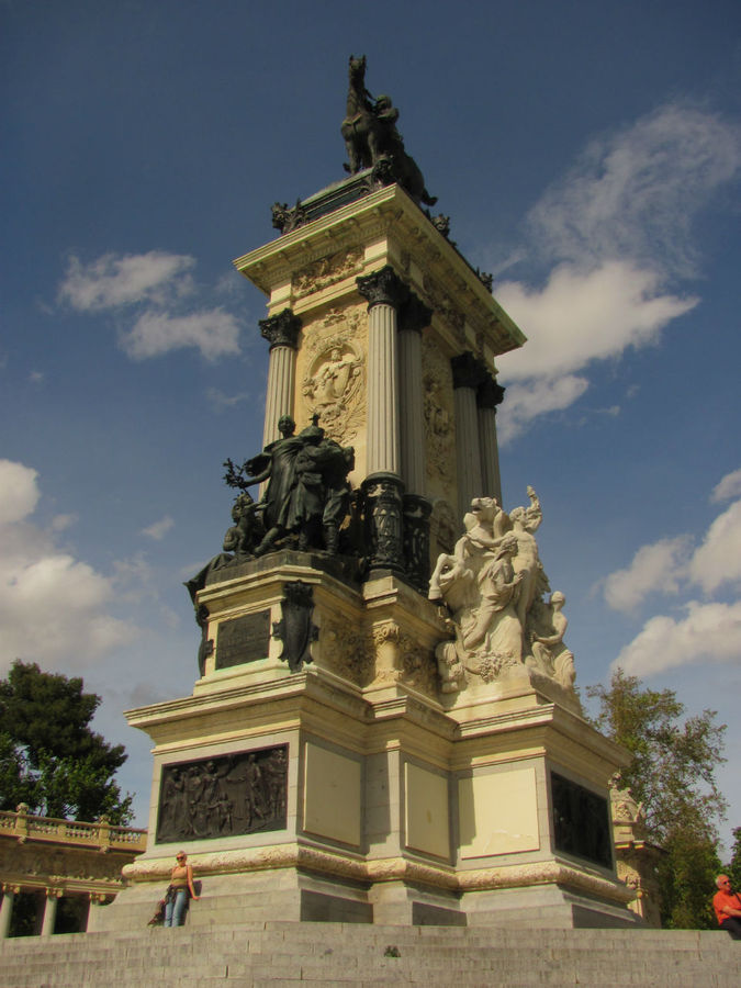 найти памятник Мадрид, Испания