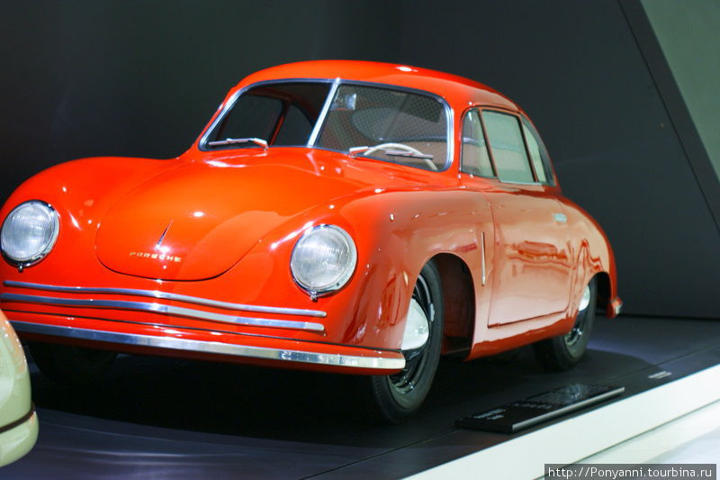 Одна из первых моделей ряда 911,дизайн Ф.А. Порше.50-е годы Штутгарт, Германия