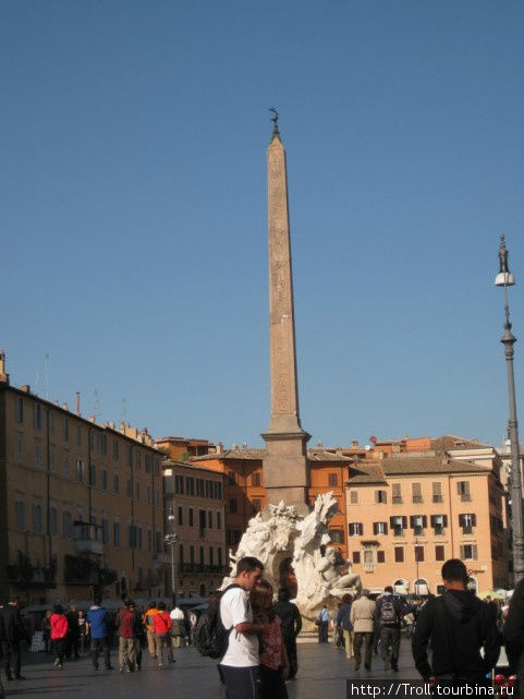 Центральный компонент фонтанного великолепия Рим, Италия