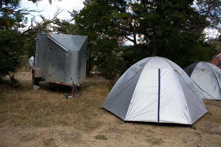 Кто-то носит на себе рюкз Кто-то носит на себе рюкз