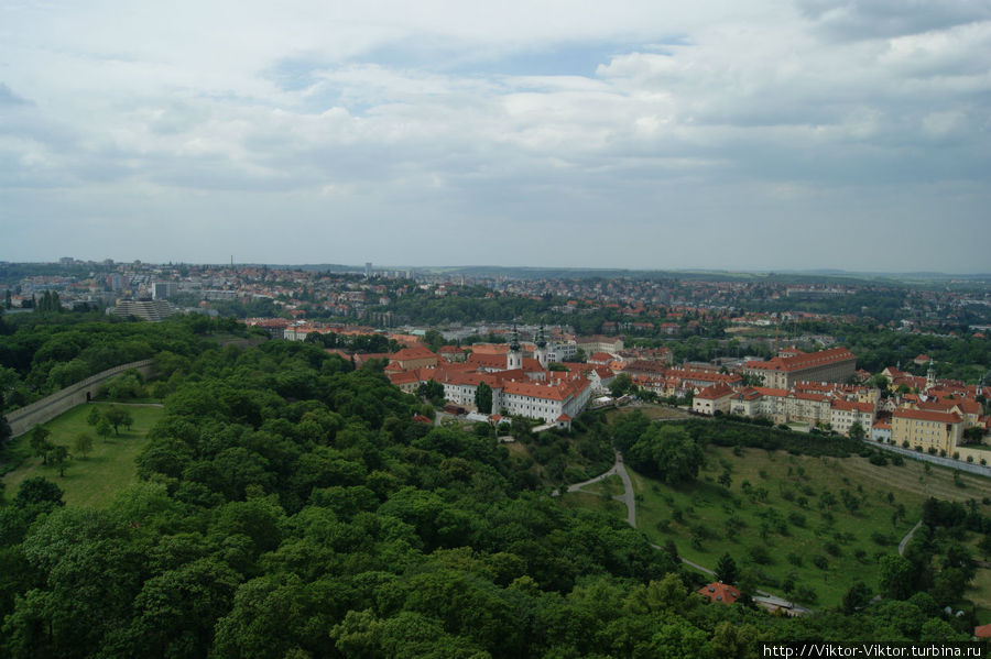 Верх земли и низ неба Прага, Чехия