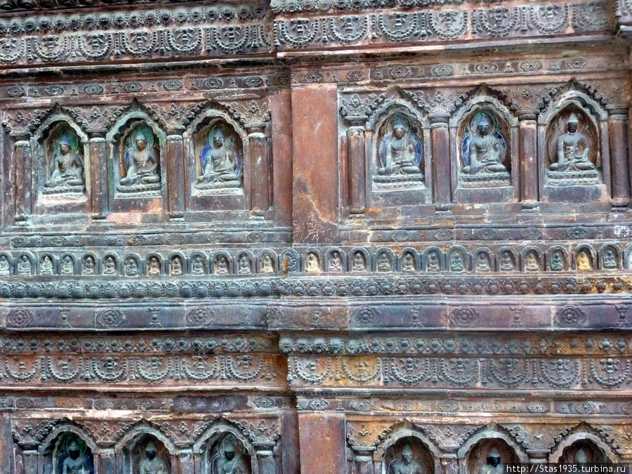 Патан. Терракотовые плитки с изображением Будды в храме Махабудха. Патан (Лалитпур), Непал