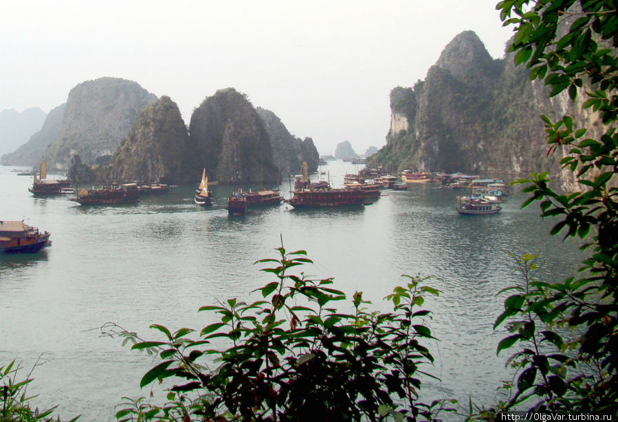 Вид на бухту с острова Bo Hon Island Халонг бухта, Вьетнам
