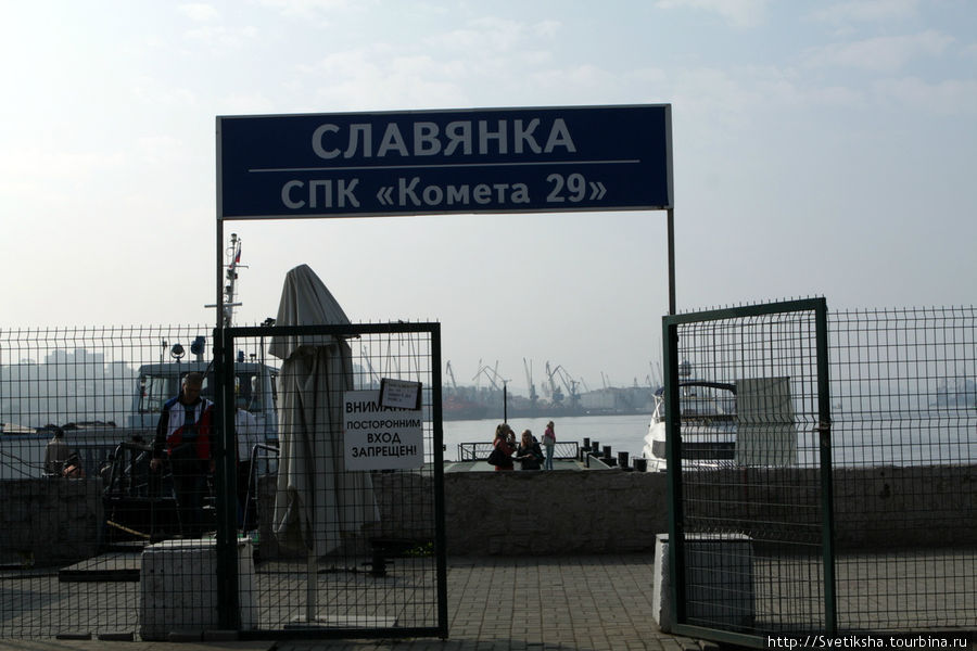 Корабельная набережная и представители тихоокеанского флота Владивосток, Россия Корабельная набережная и представители тихоокеанского флота Владивосток, Россия