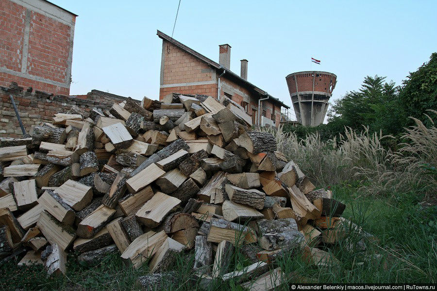 Кстати, был удивлен, что многие дома здесь топятся дровами. Вуковар, Хорватия