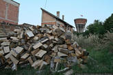 Кстати, был удивлен, что многие дома здесь топятся дровами.