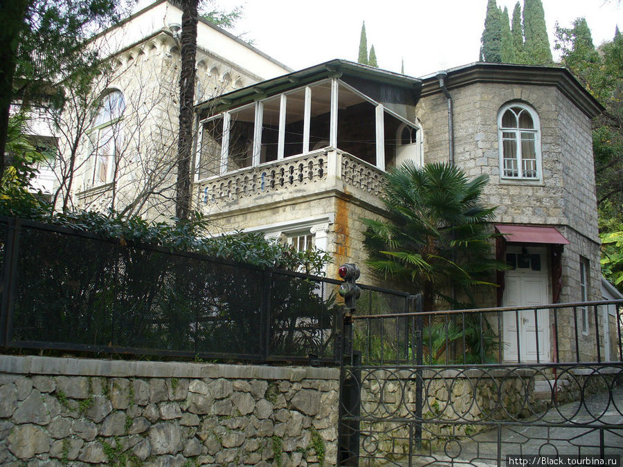 Неопознанная Дача, сегодня отель «Гагра» Гагра, Абхазия