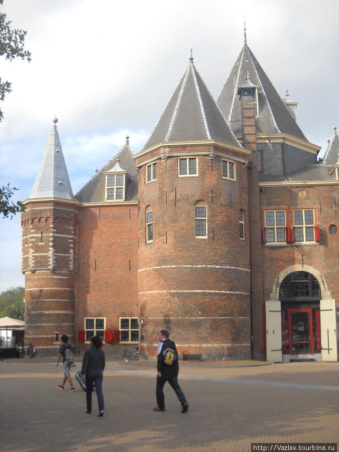 Это ж фортификация — видно с первого взгляда! Амстердам, Нидерланды