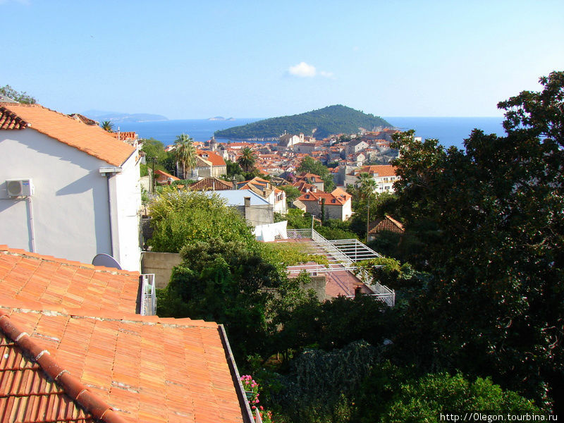 Рыжие крыши и вид на море Дубровник, Хорватия